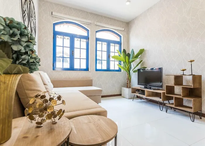 شقة Rossio Penthouse Three-bedroom W/ River View And Parking - By Lu Holidays