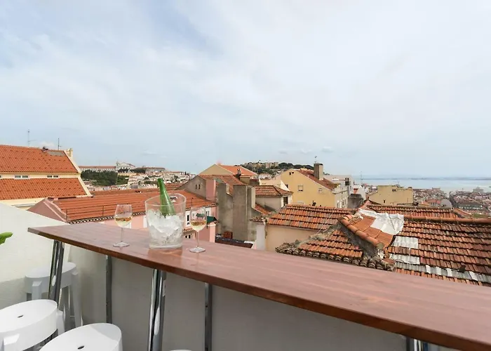 شقة Rossio Penthouse Three-bedroom W/ River View And Parking - By Lu Holidays