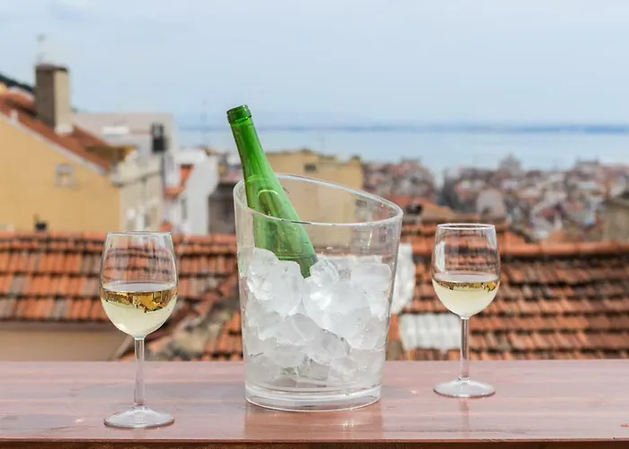 Rossio Penthouse Three-bedroom W/ River View And Parking - By Lu Holidays *